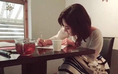 宋慧乔吃瓜吃饭,揭秘明星私生活点滴