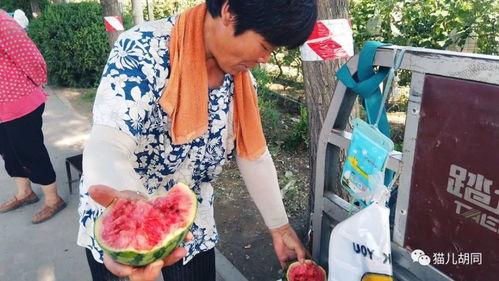 京城吃瓜群众图片,街头巷尾的市井百态